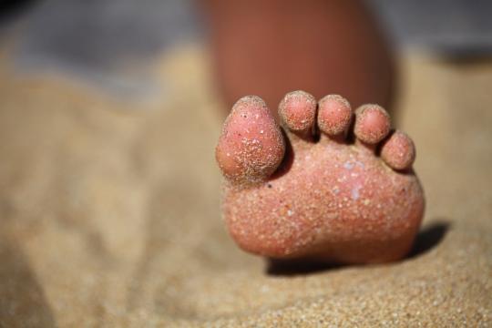 Pied dans le sable